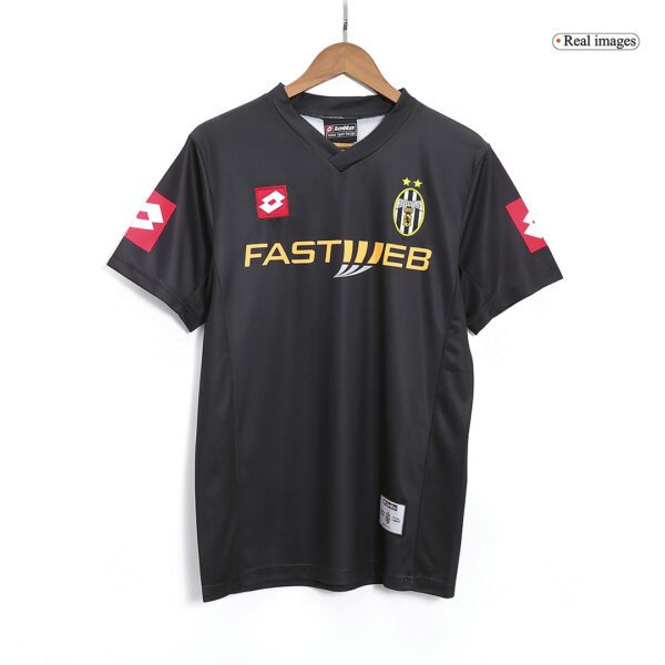 Retro Juventus Away Jersey 2001/02 - Image 4