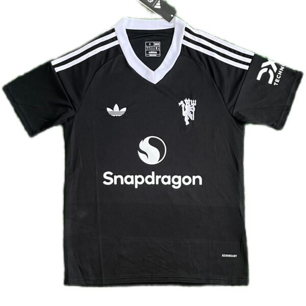Manchester United Third Goalkeeper Jersey 2024/25 - Image 3