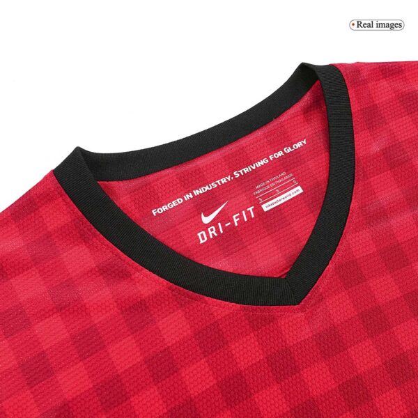 Retro Manchester United Home Jersey 2012/13 - Image 6