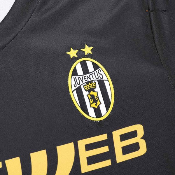Retro Juventus Away Jersey 2001/02 - Image 7