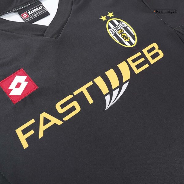 Retro Juventus Away Jersey 2001/02 - Image 9