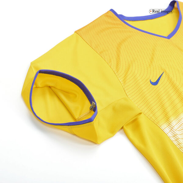 Retro Leeds United Third Jersey 2002/03 - Image 11