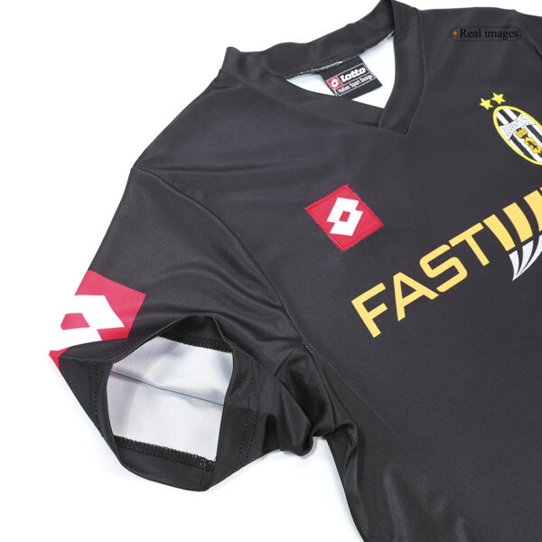 Retro Juventus Away Jersey 2001/02 - Image 10