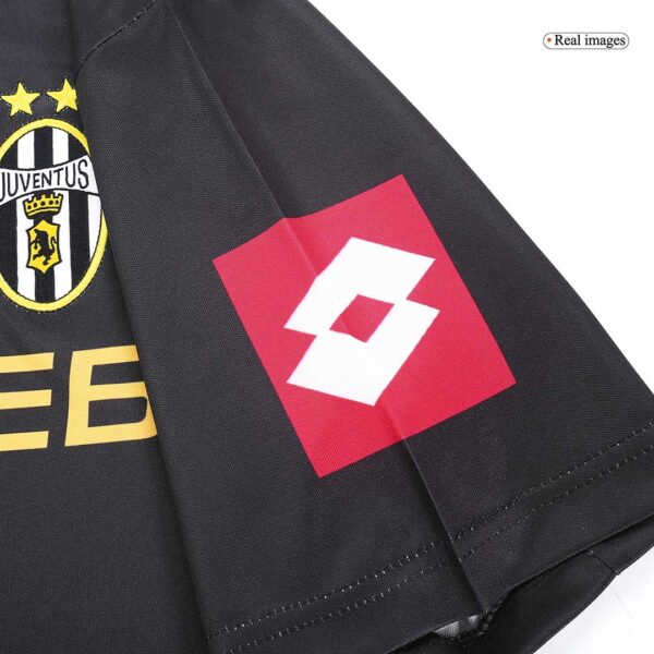 Retro Juventus Away Jersey 2001/02 - Image 11