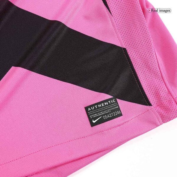 Retro Juventus Away Jersey 2011/12 - Image 11