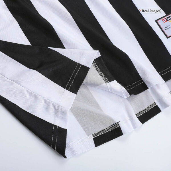 Retro Juventus Home Jersey 2001/02 - Image 10