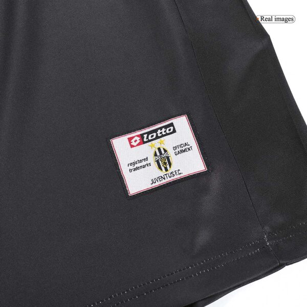 Retro Juventus Away Jersey 2001/02 - Image 12